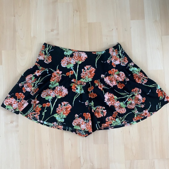 Band Of Gypsies Floral Print Shorts - Picture 2 of 9